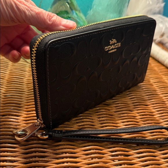 Coach Black Embossed Leather Zip Wallet/Wristlet NWOT - Picture 4 of 5